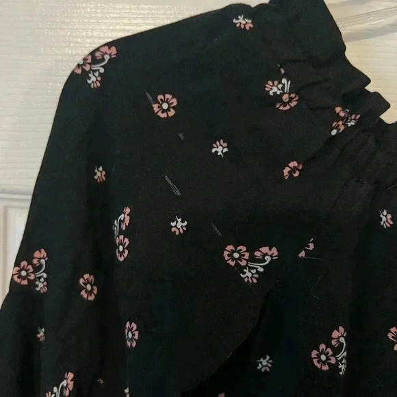 Kendall & Kylie woman’s floral romper size xs - Picture 4 of 6